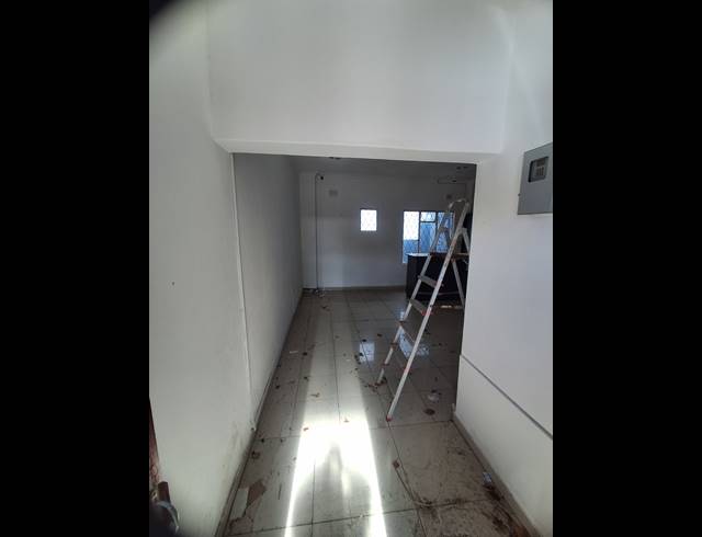 Business property to rent in UVONGO